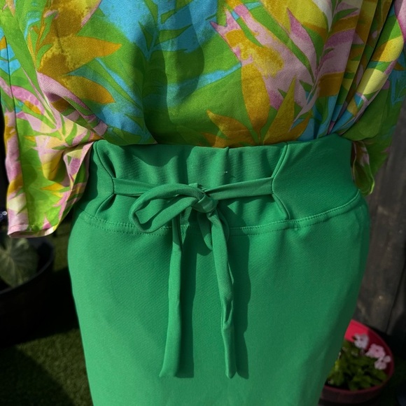 Classic Concepts Green Midi Pencil Skirt with Tie Front - Picture 2 of 9